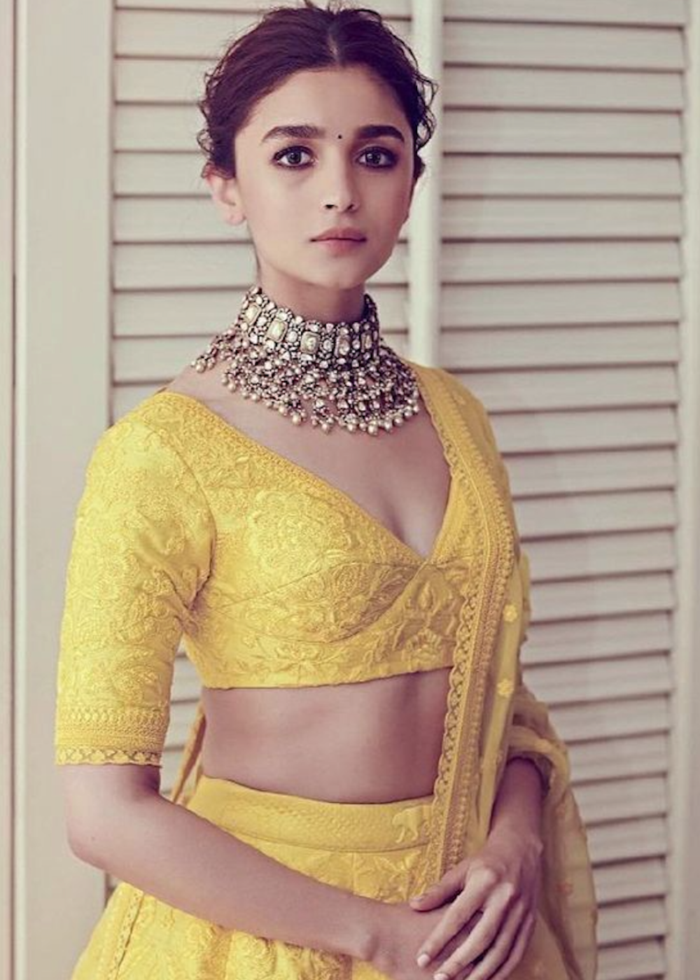 Bollywood actresses inspired ways to style bralette with saree