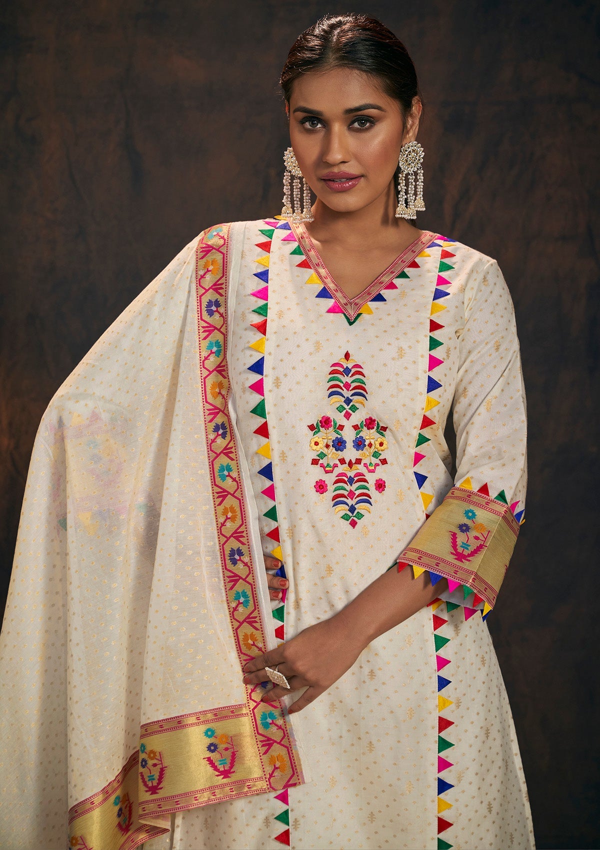 Off White Banarasi Chanderi Silk Kurta & Dupatta