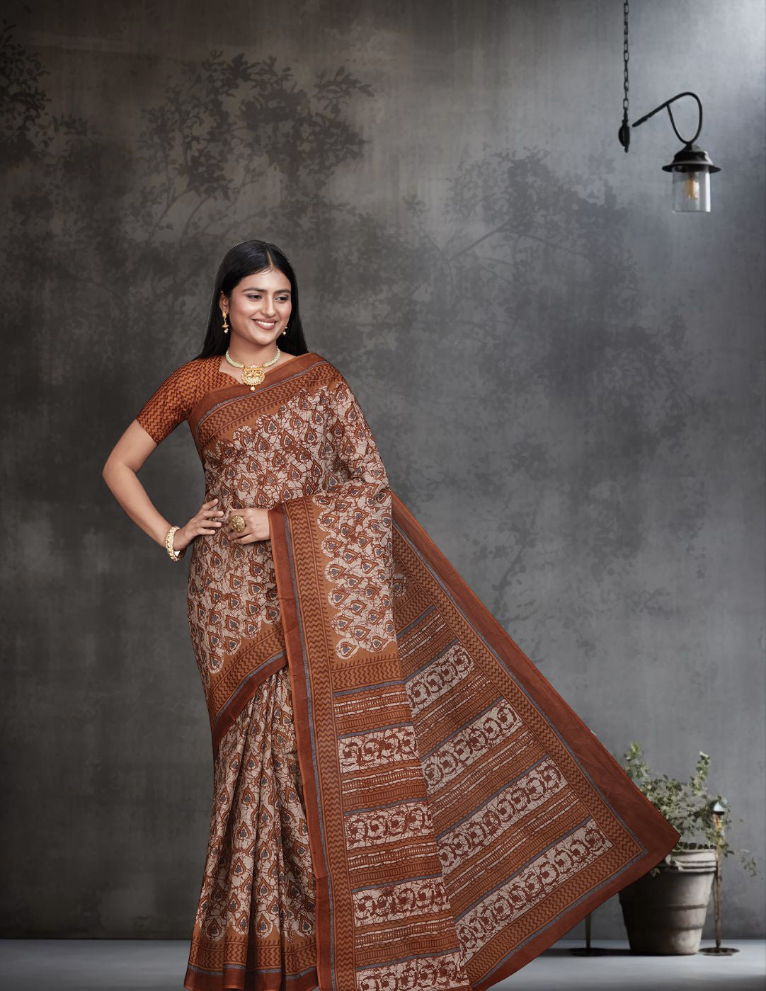 ANJLEE Brown Printed Pure Cotton Saree