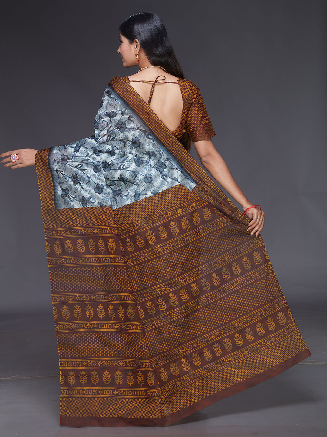 MISS INDIA Grey Floral Printed Pure Cotton Saree