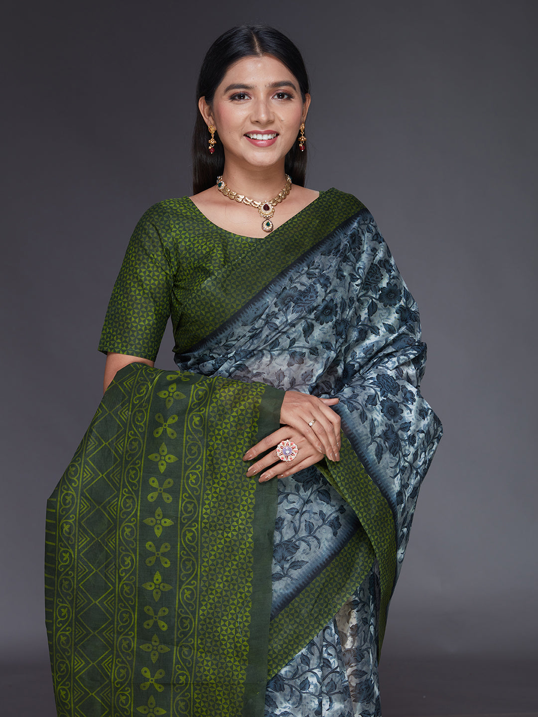 MISS INDIA Green Floral Printed Pure Cotton Saree
