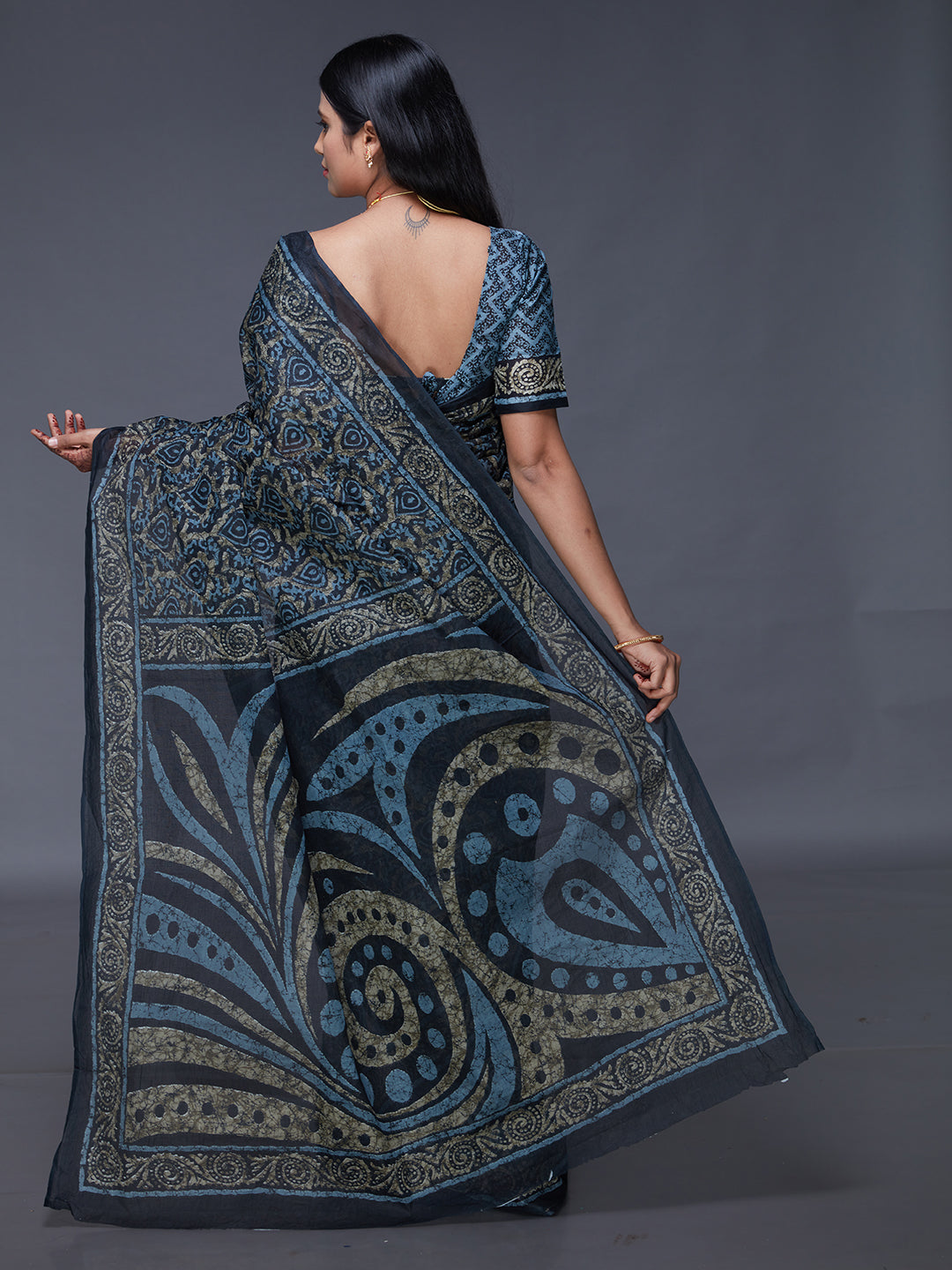 DIMPLE Grey Printed Pure Cotton Saree