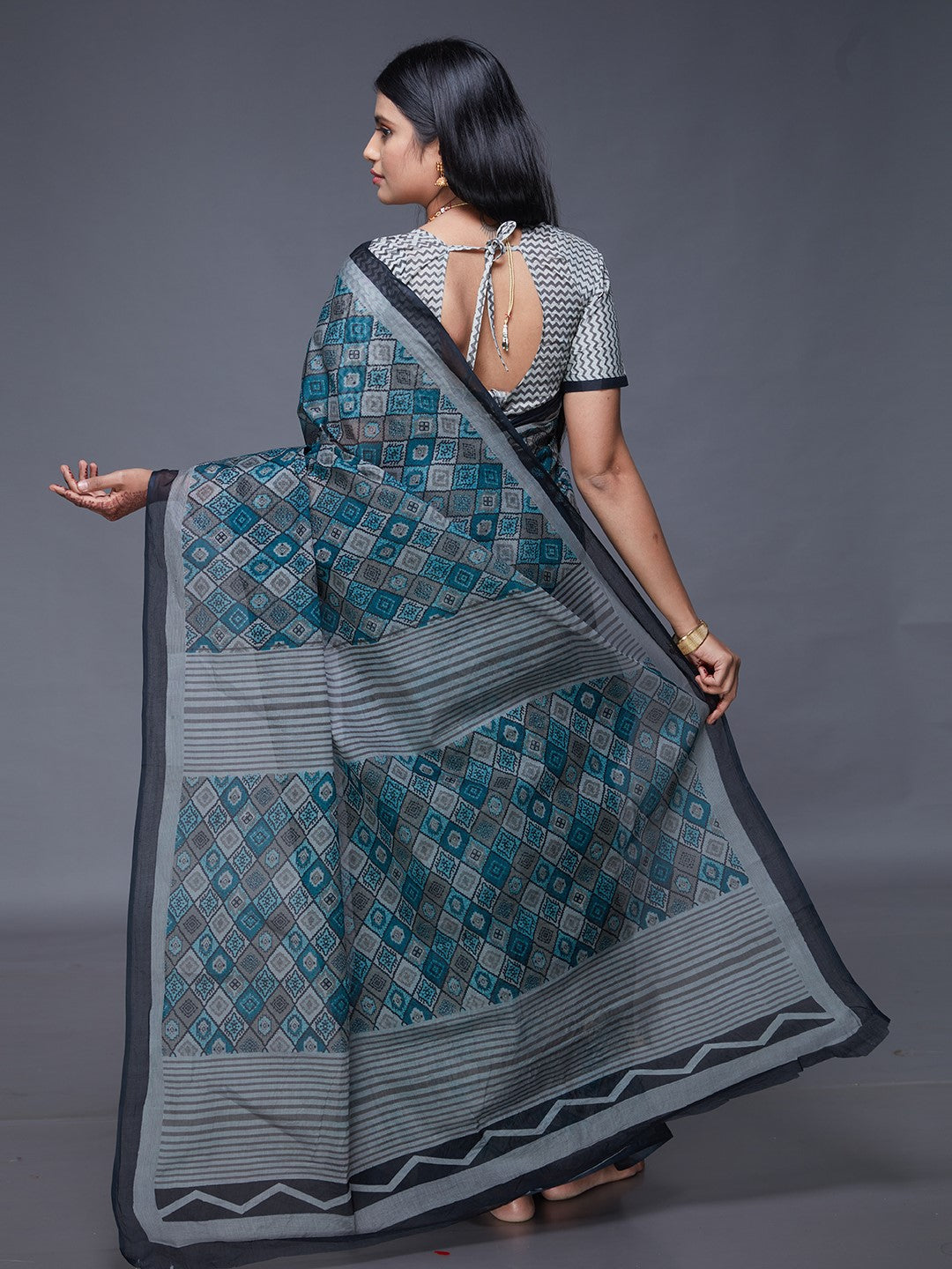KASHMIRA Green Printed Pure Cotton Saree