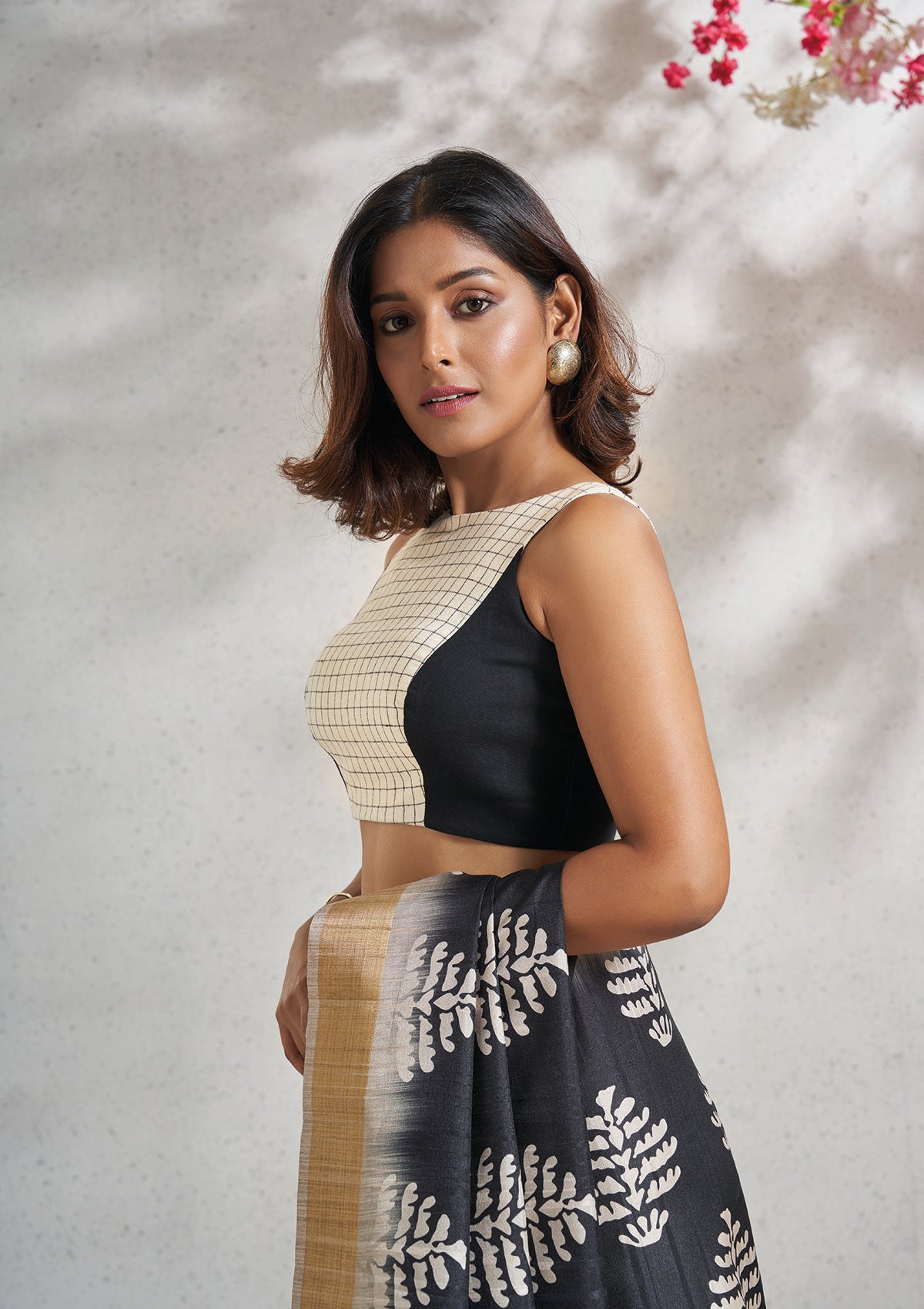 Black & White Cotton Sleeveless Readymade Blouse