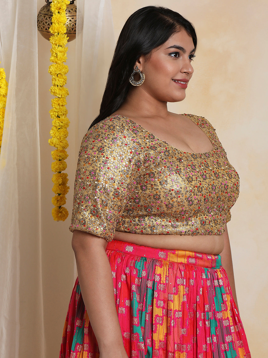 Blouse designs for plus size women: - Plus size women try this blouse design,  you will look beautiful - Kalam Times